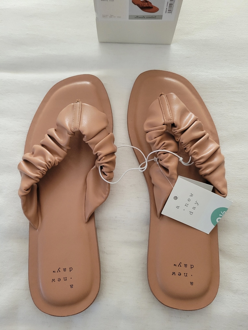 a new day Ruched Toe-Loop Sandal in Taupe 9.5 - Picture 4 of 6